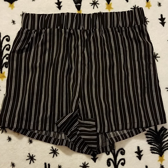 Cami crop top with belted short pant set! - Picture 3 of 7